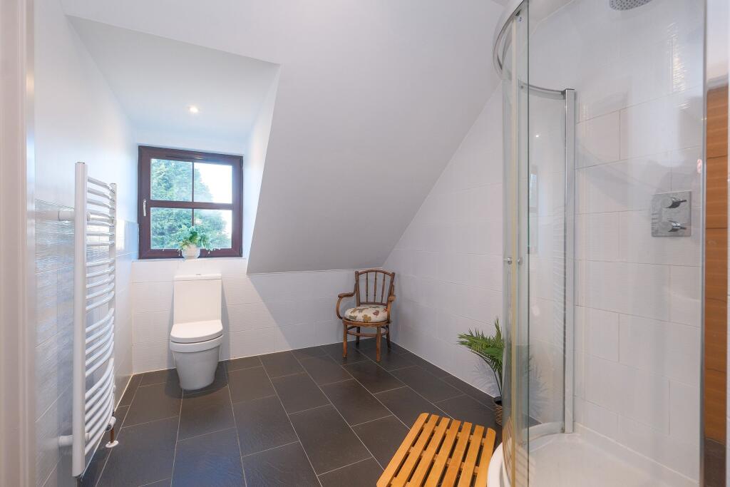 Master bedroom en-suite alternative view