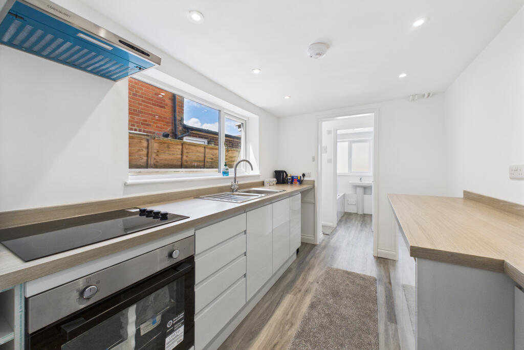 CAM05454G0-PR0036-STILL003