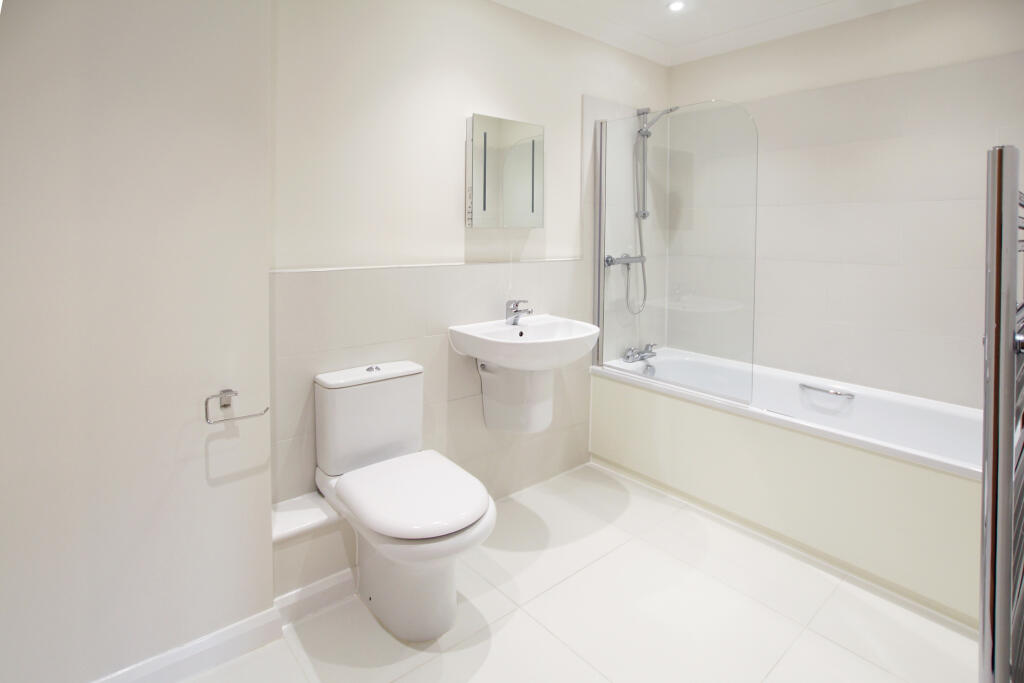 5. BATHROOM.jpg