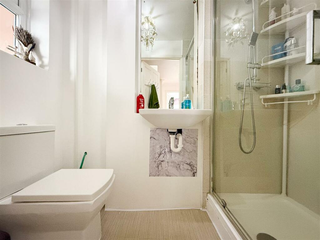 GROUND FLOOR SHOWER ROOM