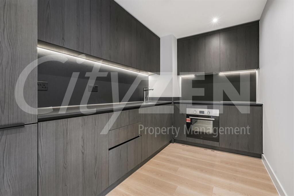 KITCHEN (SIMILAR APARTMENT)
