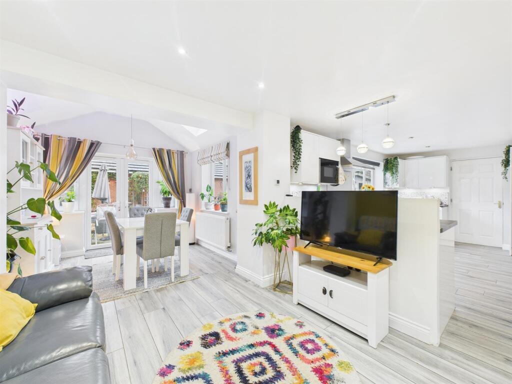 Fabulous Open Plan L-Shaped Living Kitchen