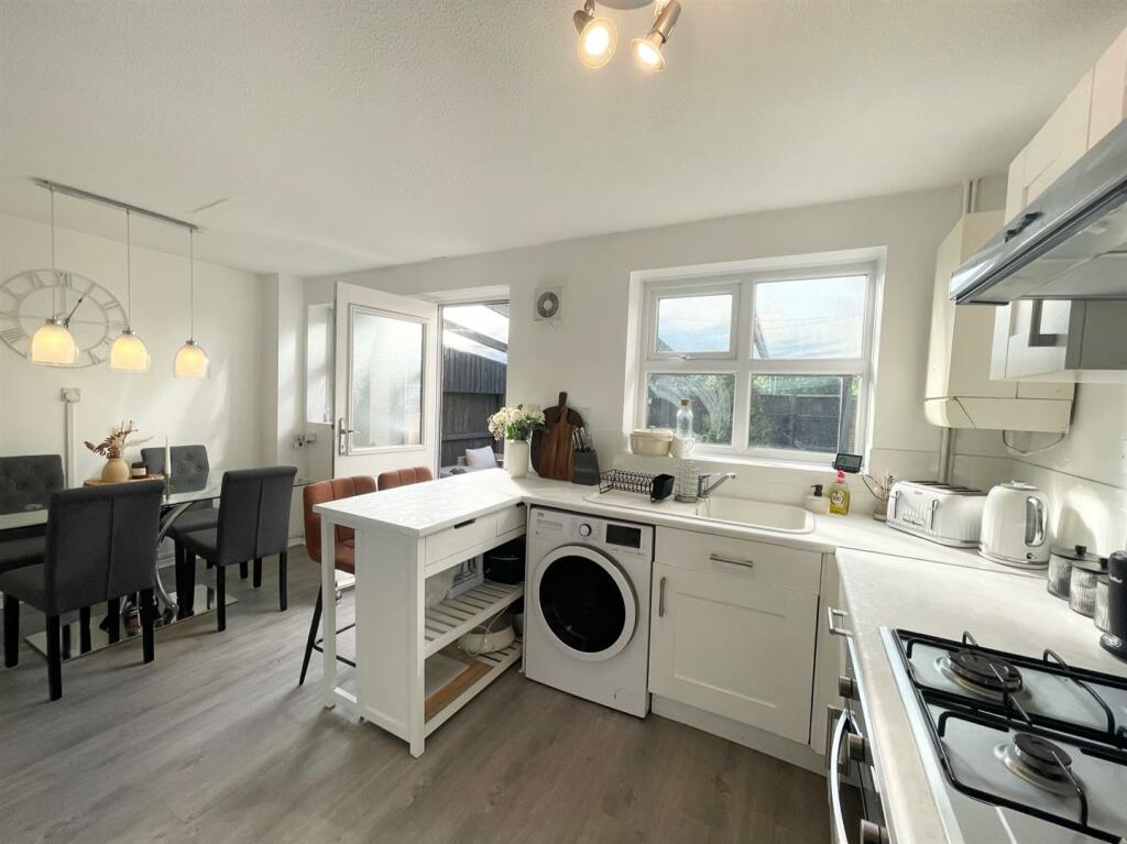 Kitchen 3.jpg
