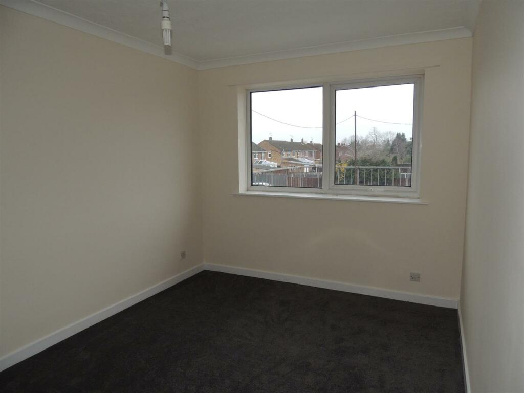REAR BEDROOM