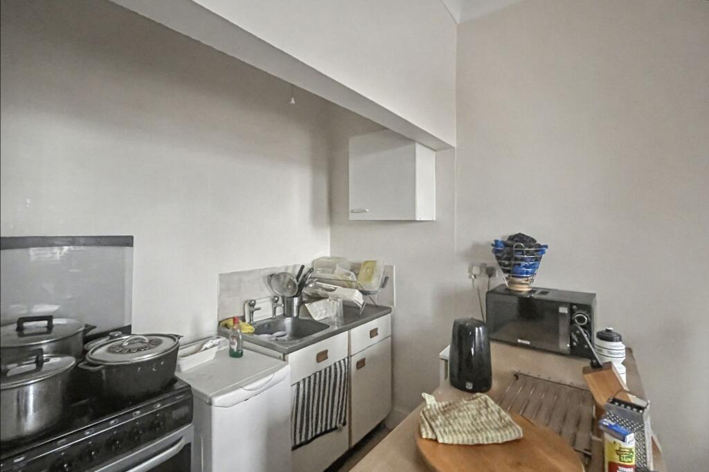 Flat 1, 110 Portland Road, South Norwood London, SE25 4PJ