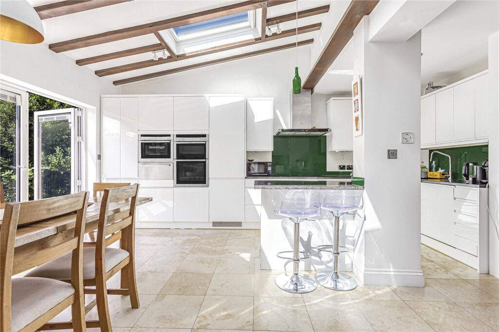 Kitchen/Dining