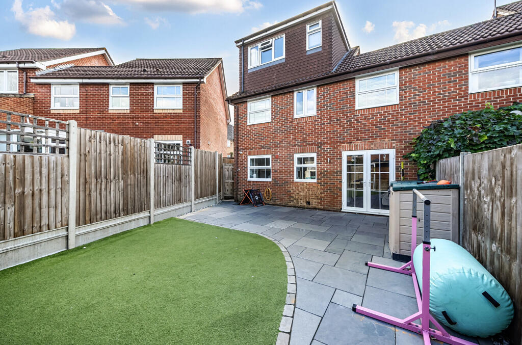 1356153-5-68d3ed5...