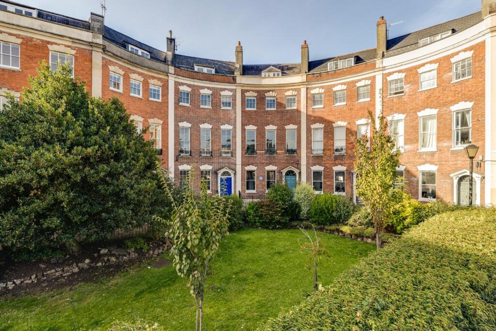 5 Berkeley Crescent 16.jpg