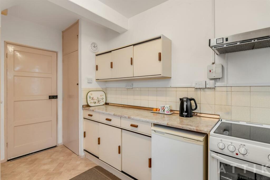 40 The Avenue Halesworth IP19 8JB (14).jpg