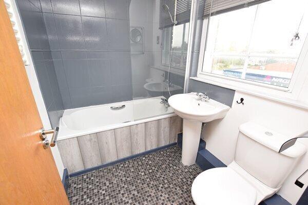 en-suite shower room