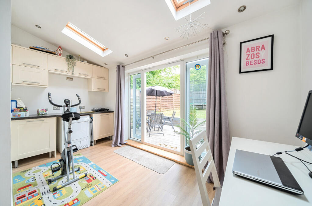 1294603-4-682af49...