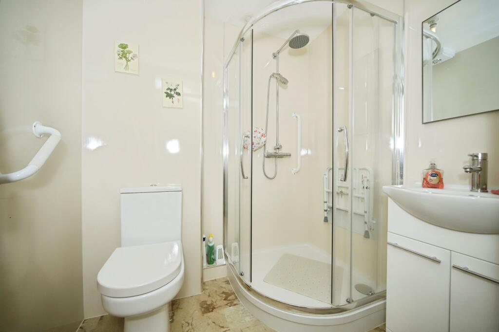 SHOWER ROOM
