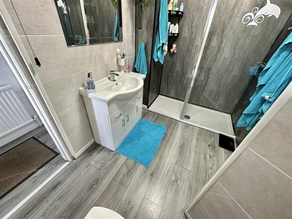 bathroom3.jpg