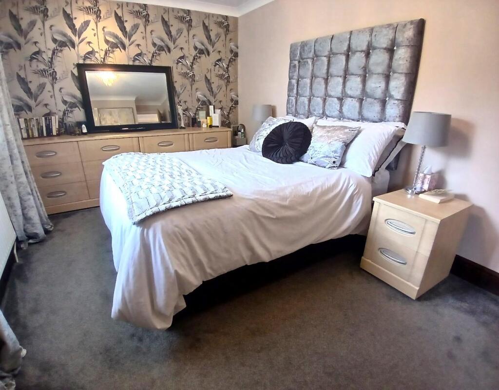 Bed 1.jpg