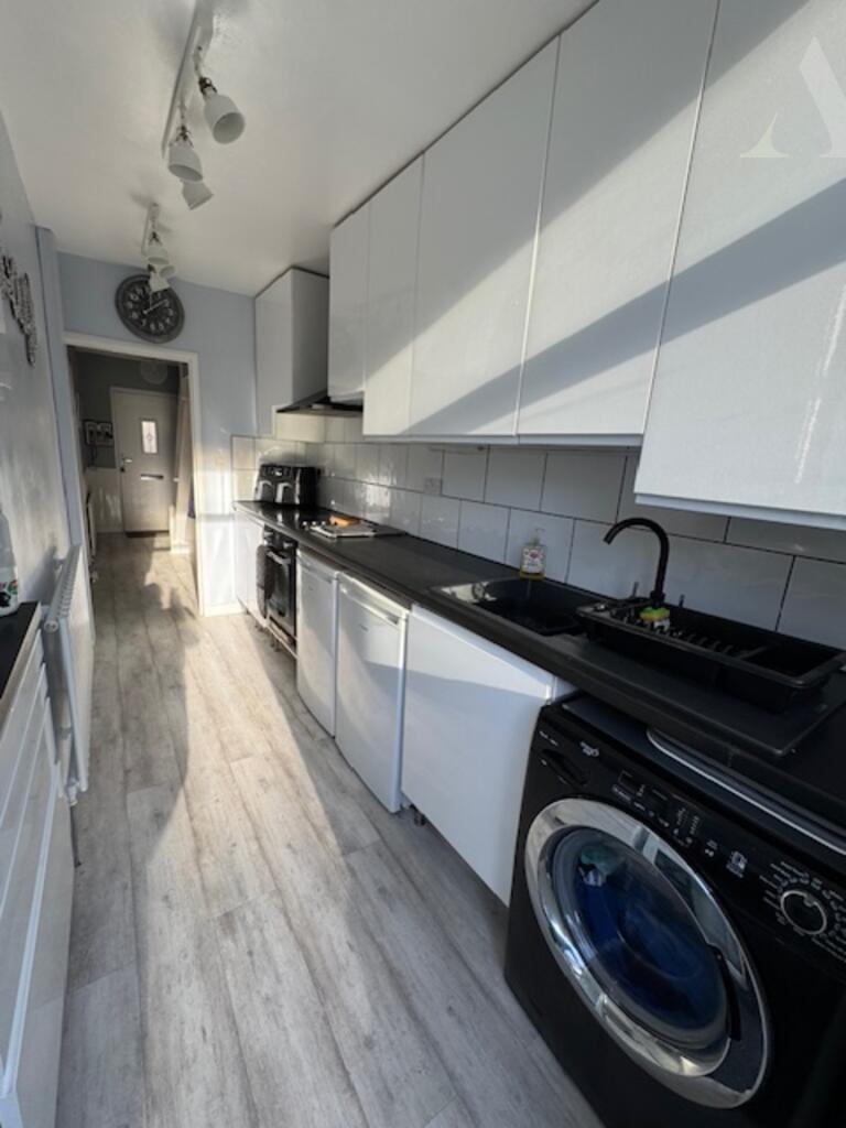 32 Ermington Road kitchen 2