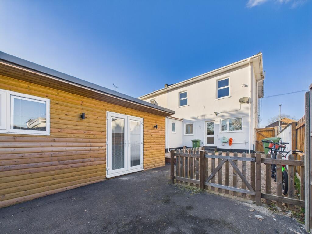 CAM03062G0-PR0215-STILL017