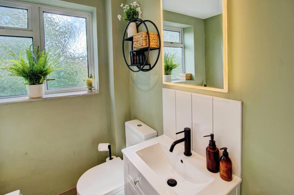 Wash Basin &amp; Backlit Mirror