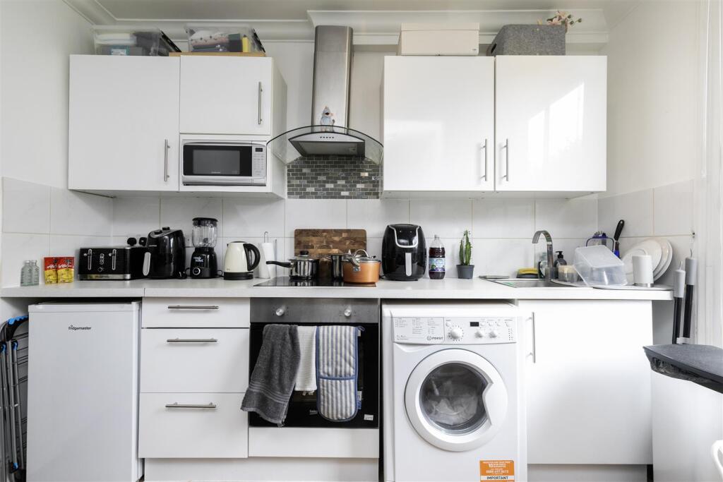 F6, 6 Bamborough Gardens -8.jpg