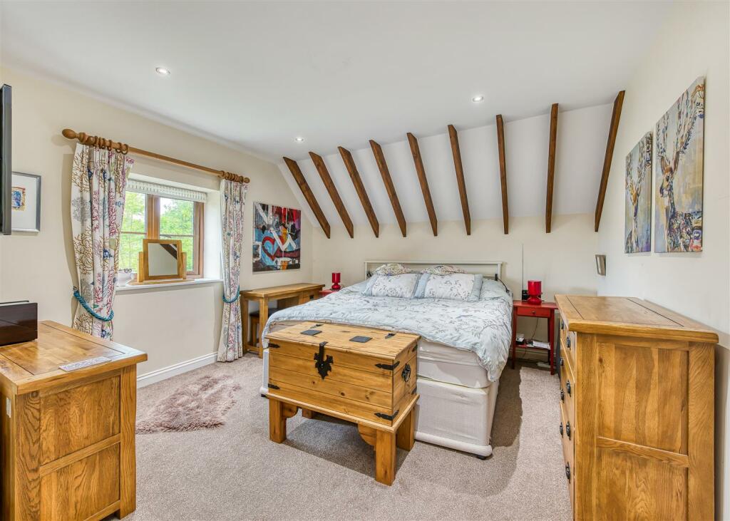 11 Cranmoor-bed1.jpg
