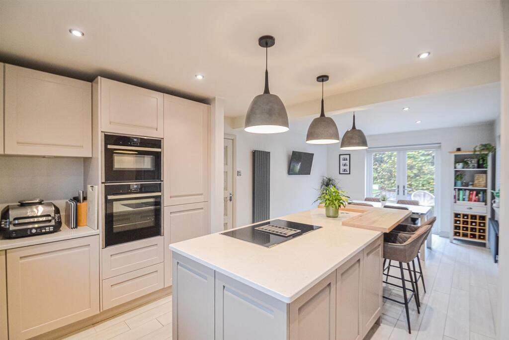 Open-Plan Dining Kitchen &amp; Dining Room