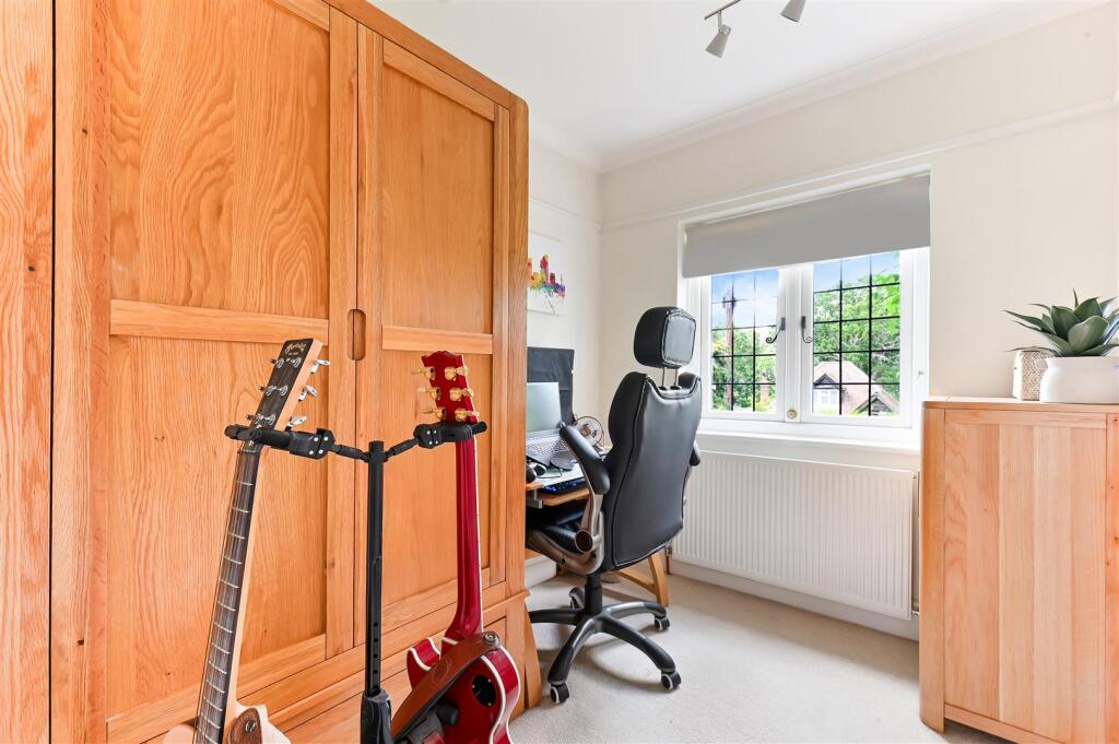 MANOR GREEN ROAD (9).jpg