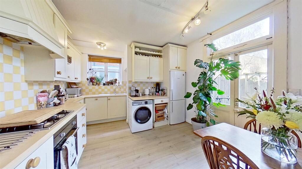 Quinton-St-Earlsfield-SW18-03182024_221626.jpg