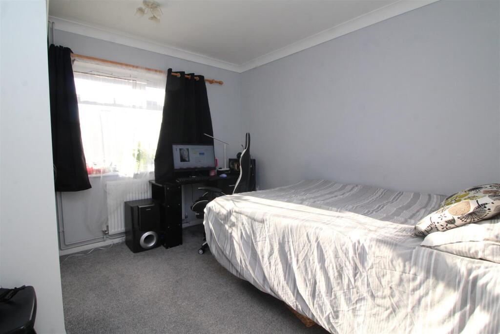 second bedroom.JPG