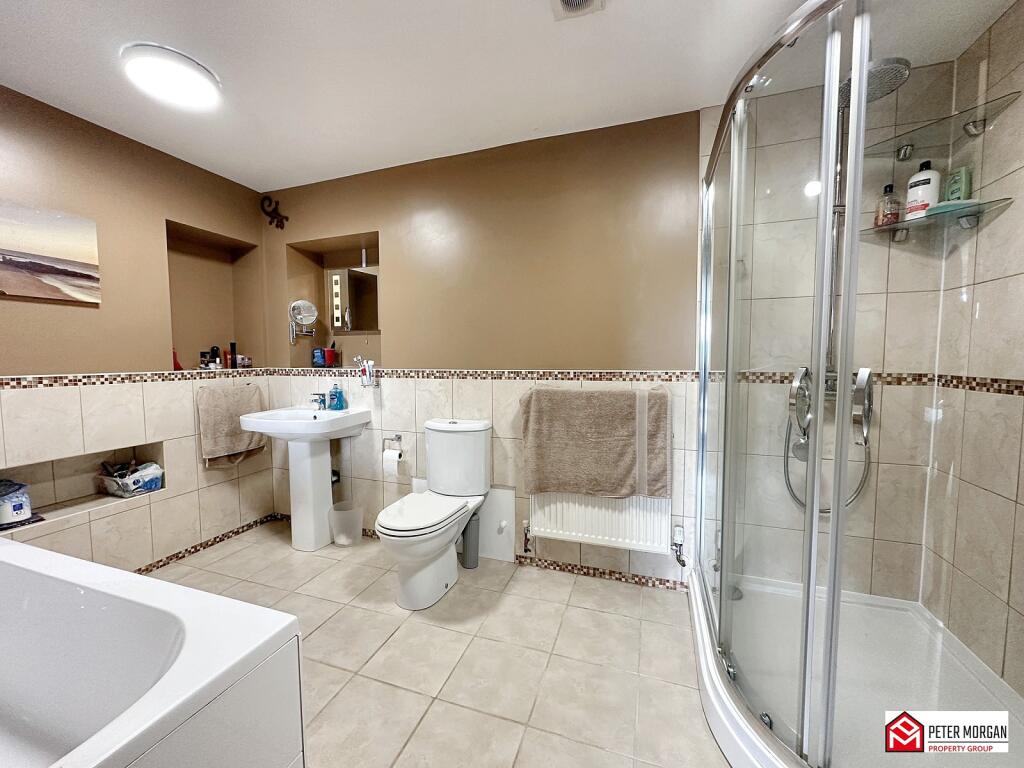 Ensuite Bath And Shower Room