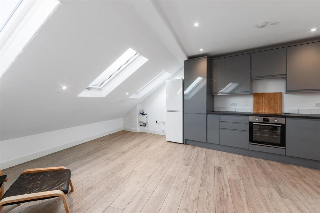 Open plan kitchen/living
