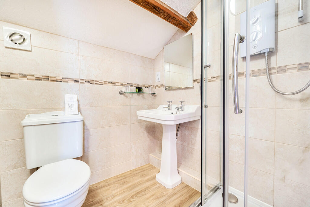 Guest Bedroom Ten...