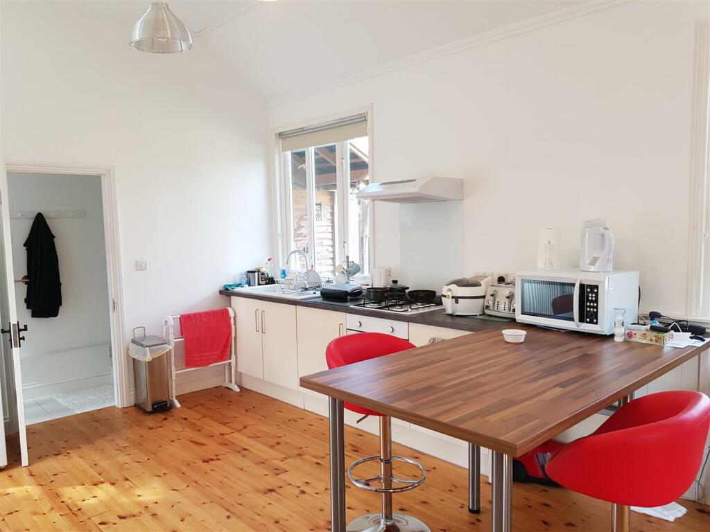 Lounge/diner/kitchen