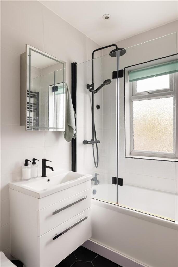 Brackley Square, IG8