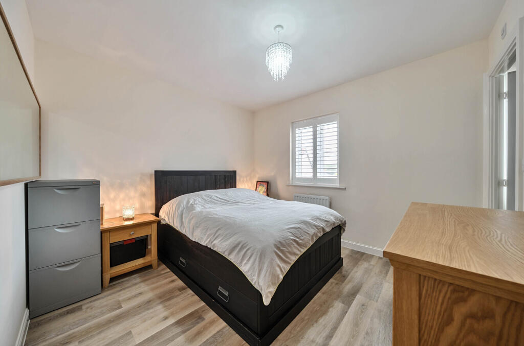 1303087-18-683ee9...