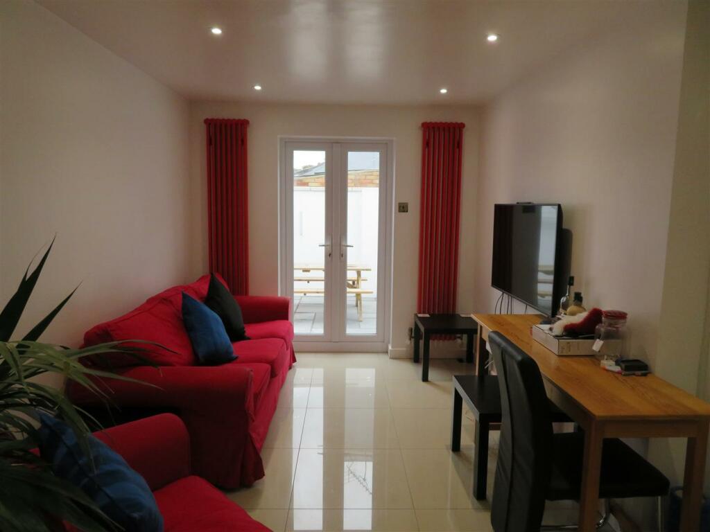 3 Haslemere Lounge.JPG