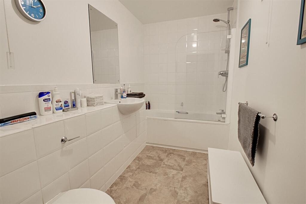 Bathroom.jpg