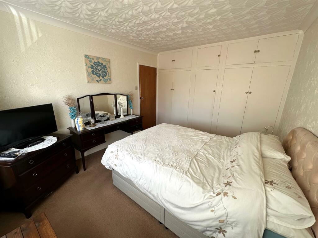 bed 1 2.jpg