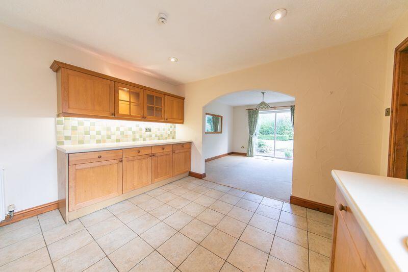 Kitchen &amp; dining room