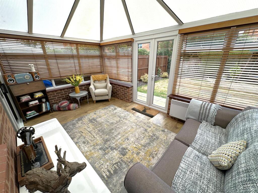 Large Conservatory 718