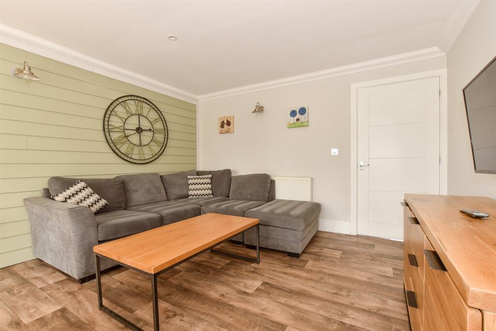 Lounge/ Dining Area