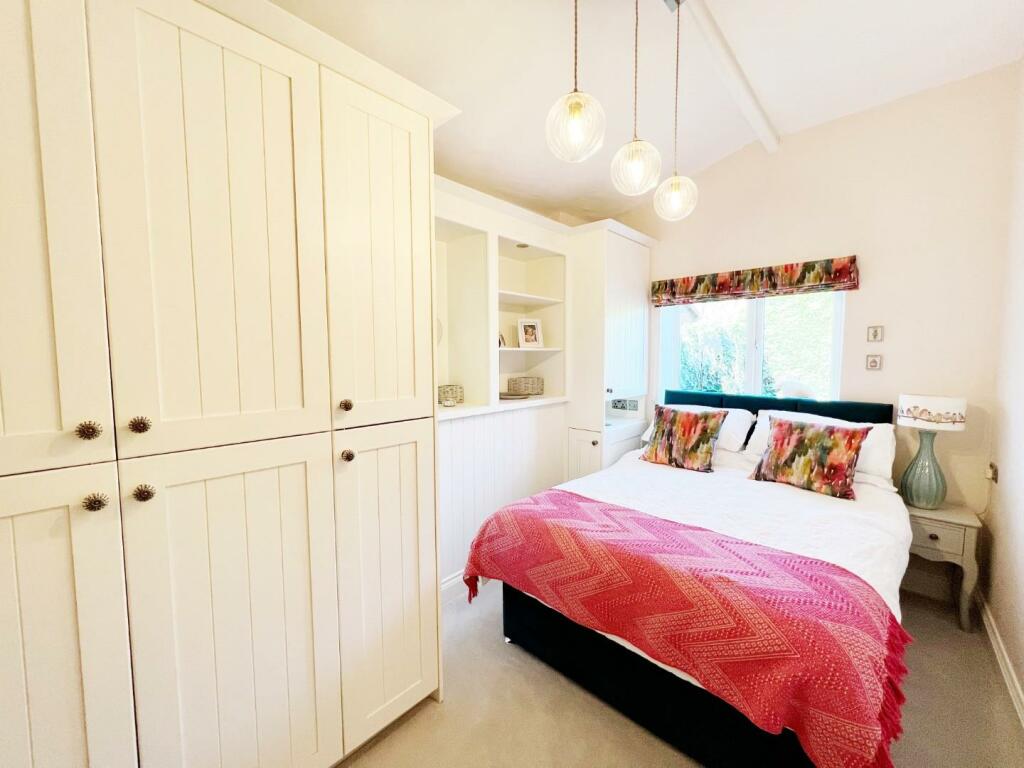Bedroom 2 pic 1.jpg