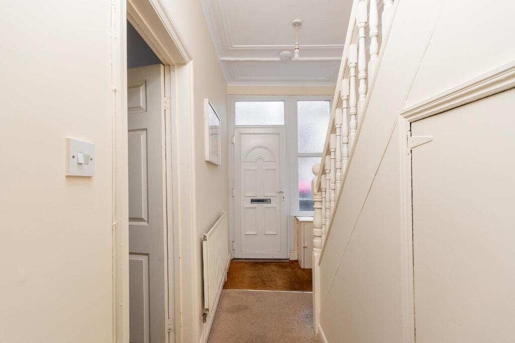 3Y2REN - Hallway B.jpg
