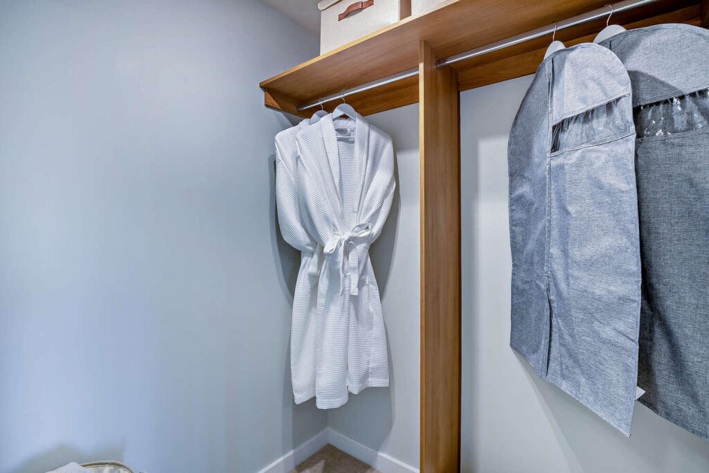 Walk-in wardrobe