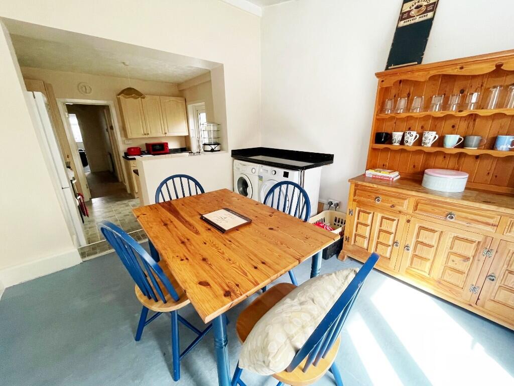 Kitchen Thr&#39; Din&#39; Rm