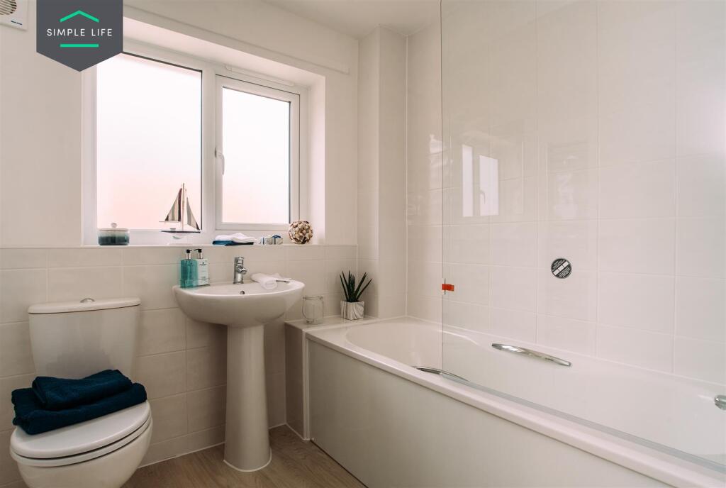 Kellington_Bathroom.jpg