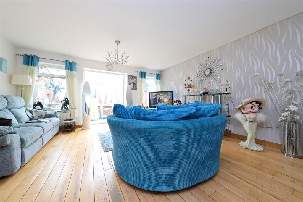 nicholas james spears walk  living 1.jpg