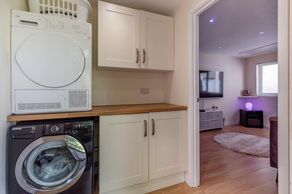 8659646-interior2...