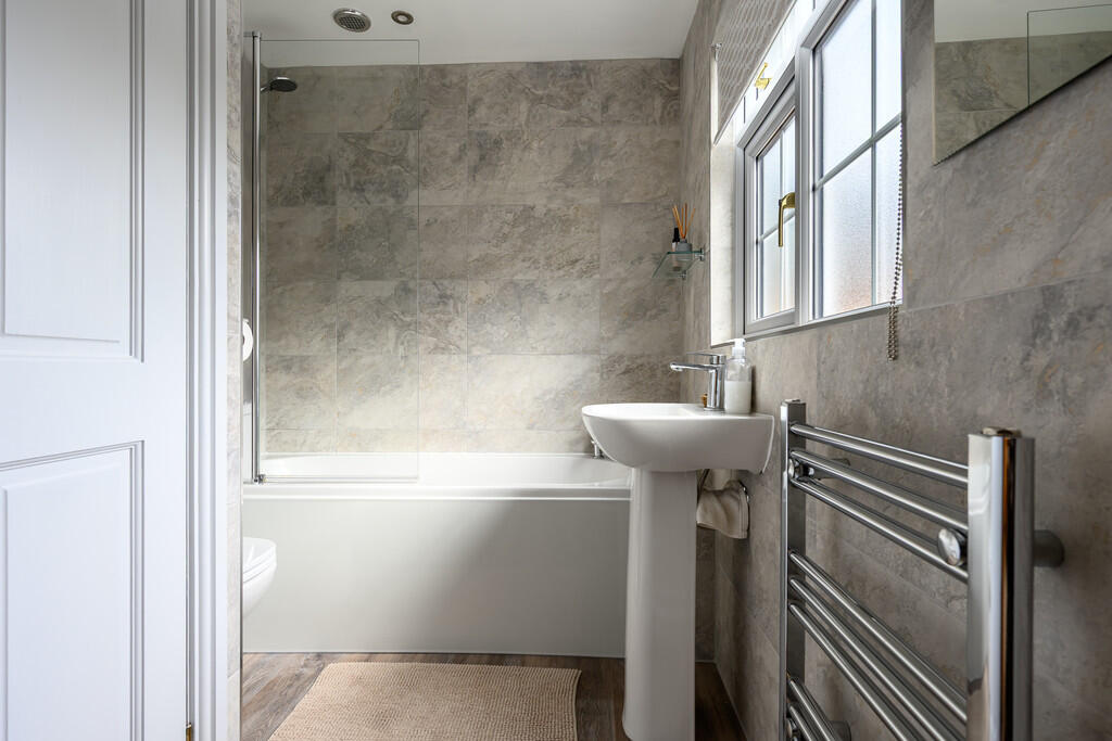 En-Suite Bathroom