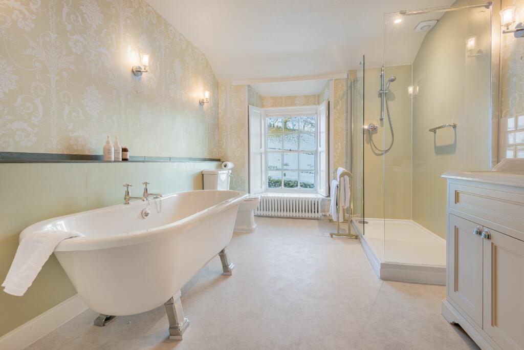 Bedroom 2 En-suite