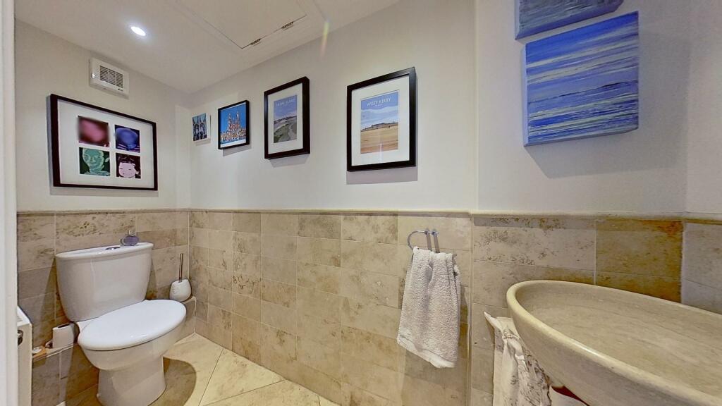 CLOAKROOM/WC