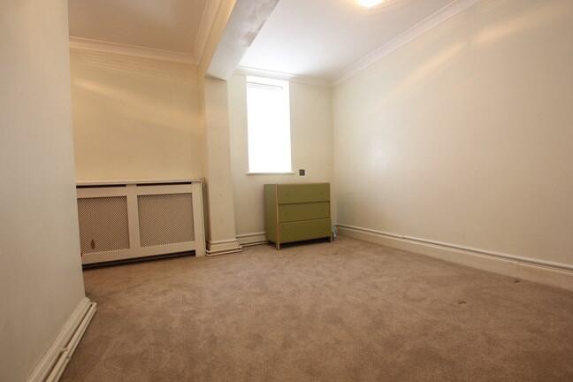 10 Bishops Court Bed